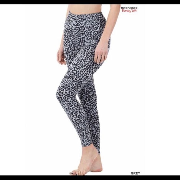 SALE! NWT Leopard Print Microfiber Leggings - Picture 1 of 2